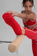 ALO Calcetines Pivot Barre - BRIGHT RED - Imagen 3