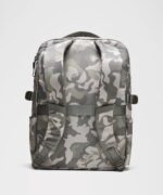 Lululemon New Crew Backpack 22L - Flora Camo Grey Multi/Grey Sage/silver - Imagen 3